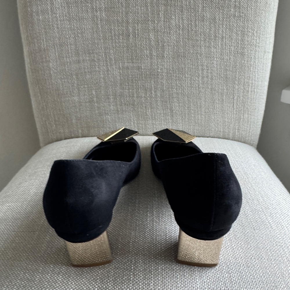 Nicholas Kirkwood Black Pumps with Gold Accent - Picture 4 of 10